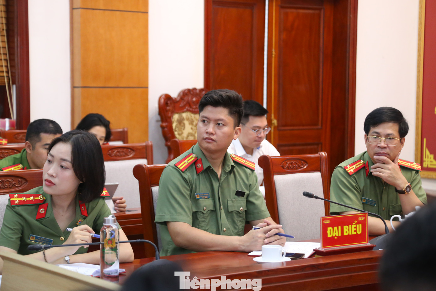 Lãnh đạo, cán bộ, chiến sĩ tham gia Hội nghị tập huấn tại điểm cầu Công an tỉnh Nghệ An. Lãnh đạo, cán bộ, chiến sĩ tham gia Hội nghị tập huấn tại điểm cầu Công an tỉnh Nghệ An.