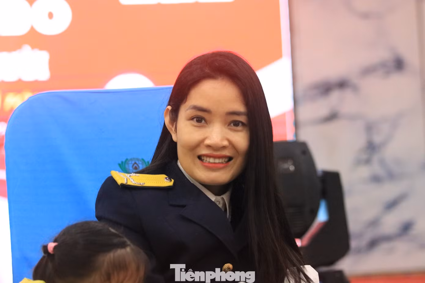 Những "bóng hồng" tham gia hiến máu tình nguyện.
