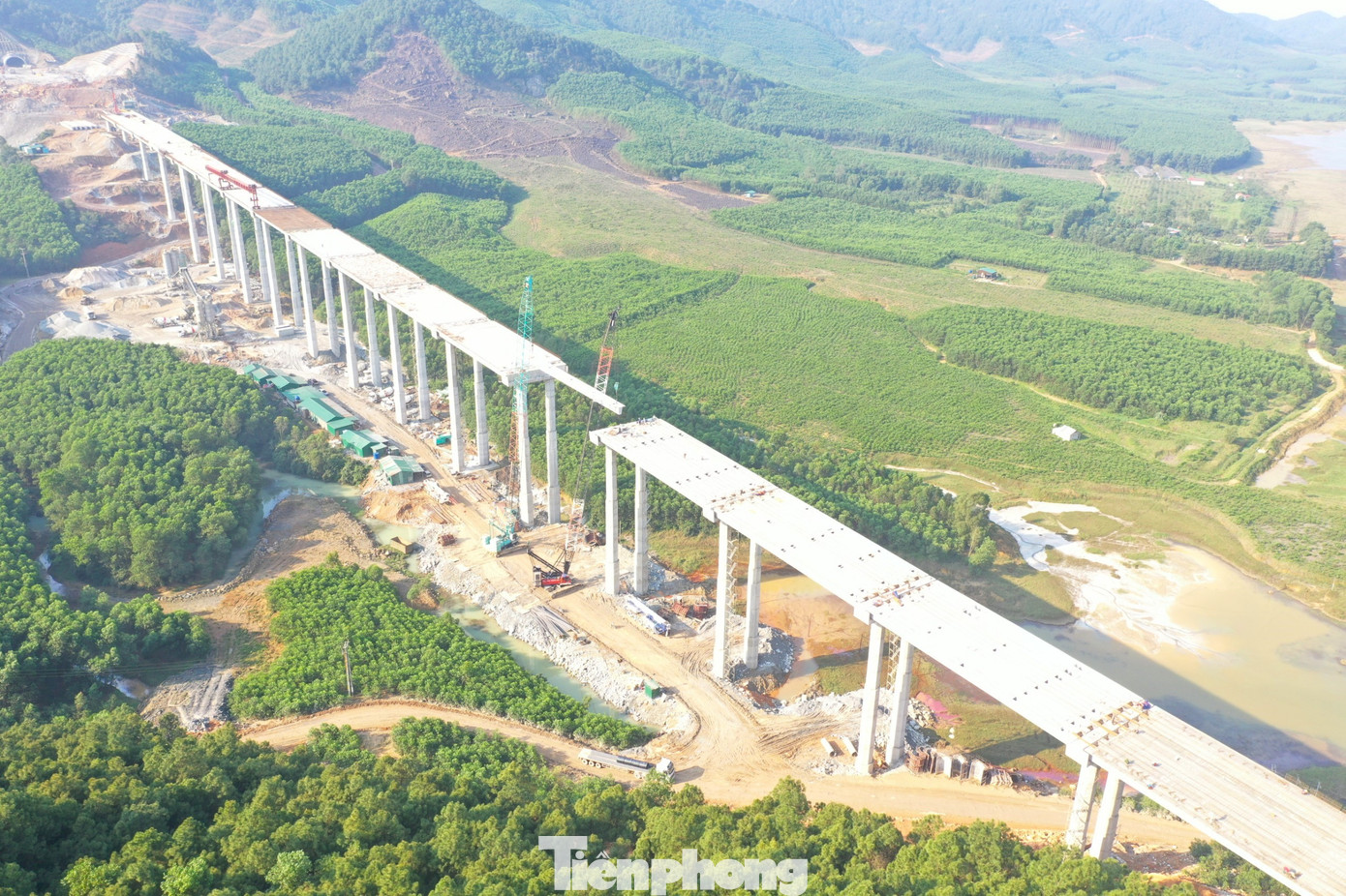 Cầu Xuân Dương 2 - cầu cạn có trụ cao nhất trên tuyến cao tốc Diễn Châu – Bãi Vọt.