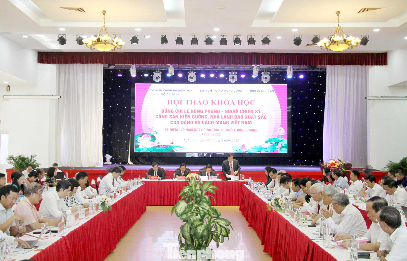 Quang cảnh Hội thảo khoa học “Đồng chí Lê Hồng Phong - người chiến sĩ cộng sản kiên cường, nhà lãnh đạo xuất sắc của Đảng và cách mạng Việt Nam”.