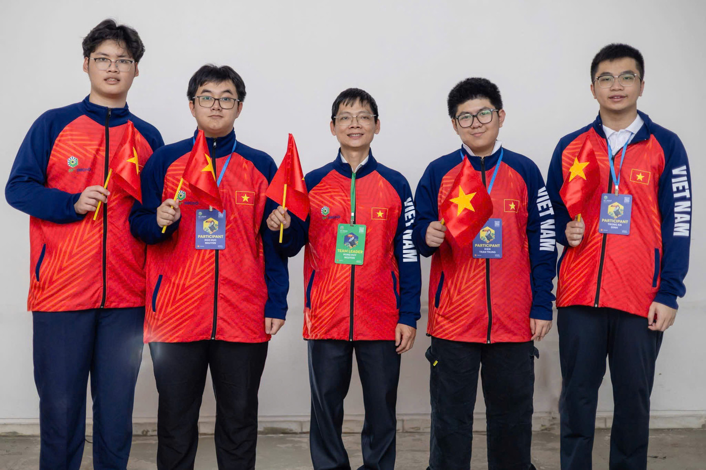 Nguyễn Ngô Đức cùng các thành viên tham gia Kỳ thi Olympic Hóa học Mendeleev