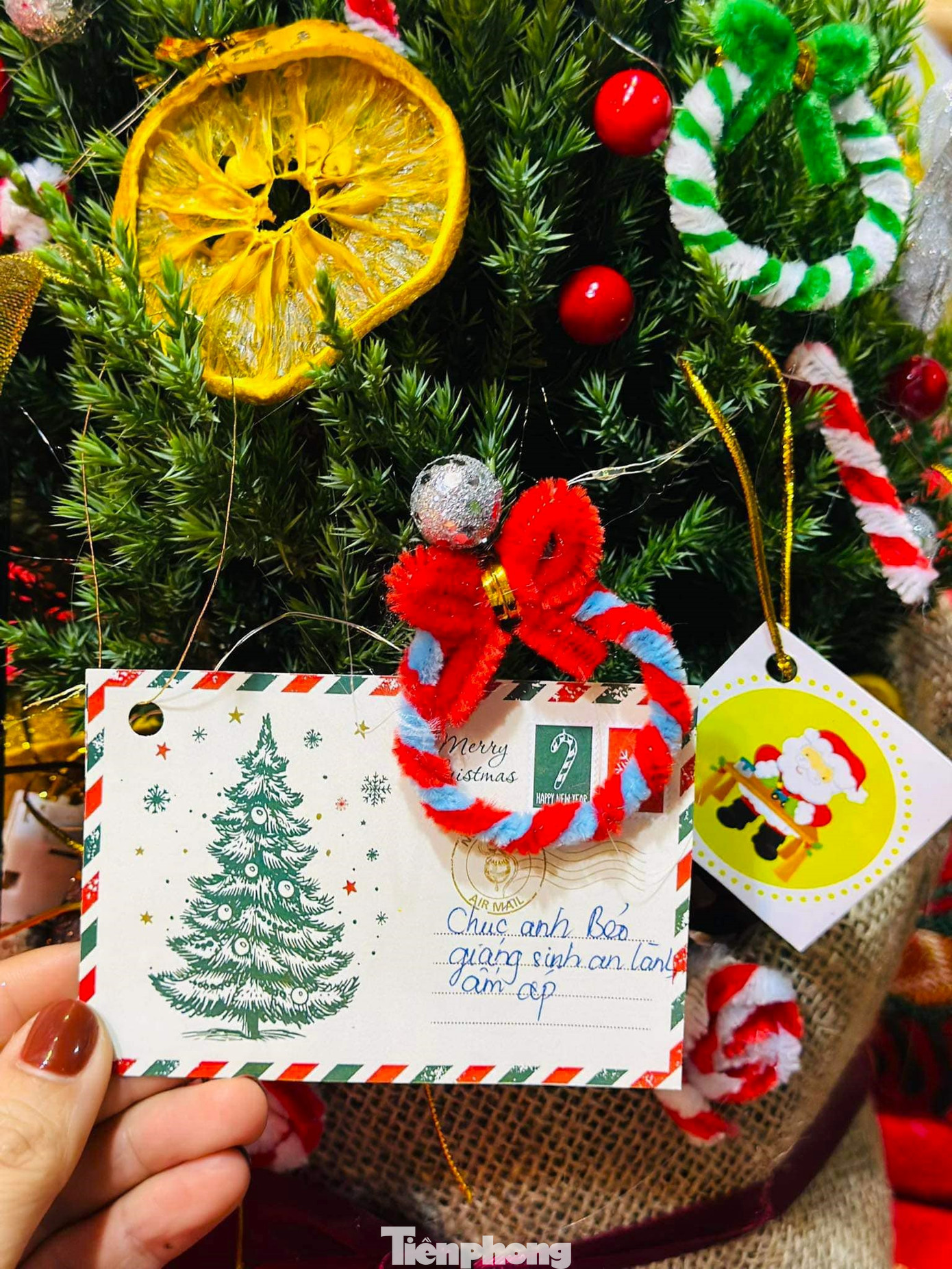 Những lời chúc an lành, ấm áp càng tăng thêm ý nghĩa trong dịp Noel.