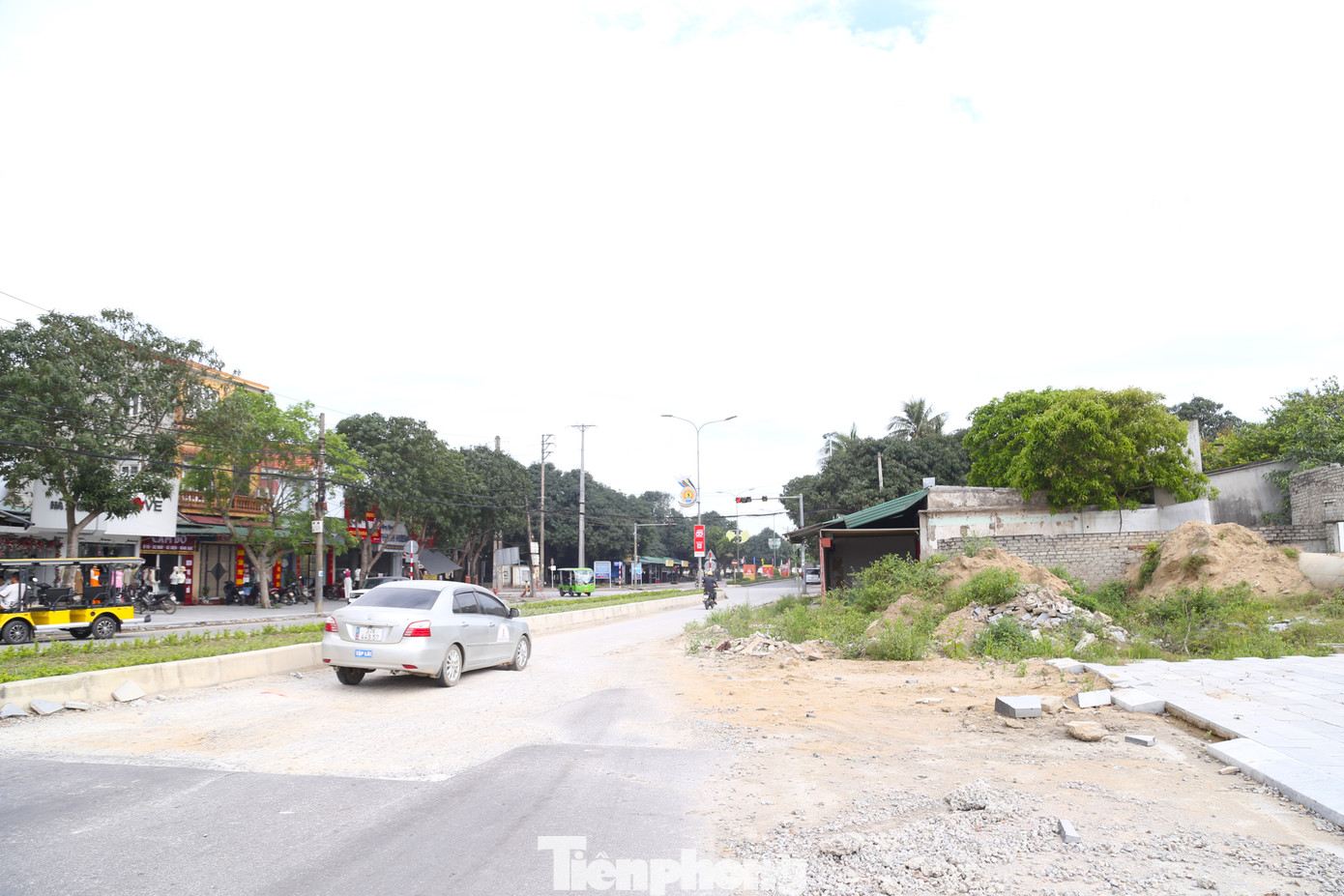 Thời gian thực hiện dự án từ năm 2022 – 2026. Đến nay, đơn vị thi công đã hoàn thiện 95% khối lượng dự án, còn khoảng 50m vướng giải phóng mặt bằng, dẫn đến việc không thể cán đích.