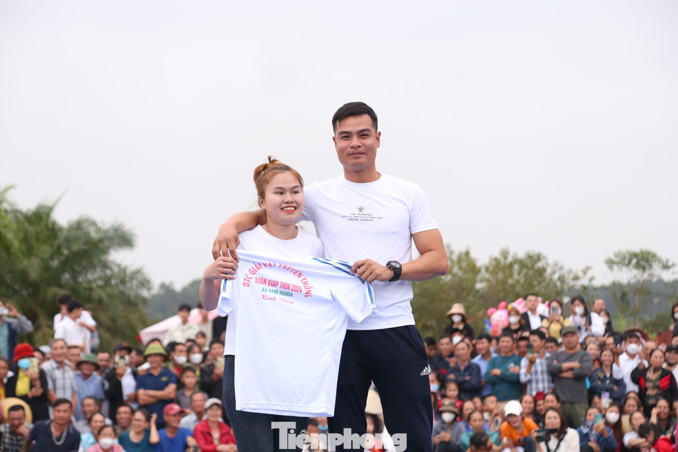 Với 3 trận toàn thắng, phần thưởng của Nguyễn Thị Lan Anh giành được là một chiếc áo kỷ niệm của ban tổ chức. Với 3 trận toàn thắng, phần thưởng của Nguyễn Thị Lan Anh giành được là một chiếc áo kỷ niệm của ban tổ chức.