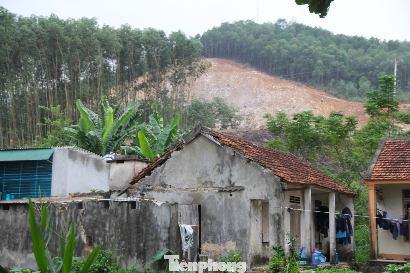 Khu vực thi công, nổ mìn cách nhà dân khoảng hơn 100m.