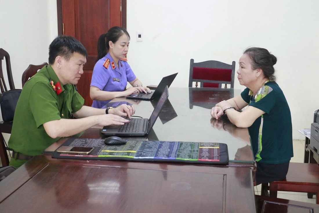 Đối tượng Phạm Thị Sáng tại cơ quan Công an Đối tượng Phạm Thị Sáng tại cơ quan Công an