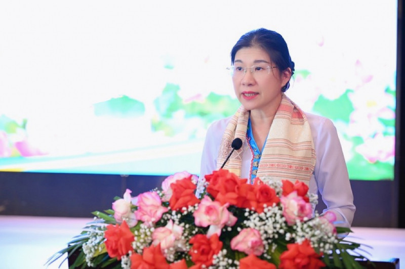 Trưởng Ban Dân tộc HĐND tỉnh Nghệ An Lô Thị Kim Ngân phát biểu tại Hội nghị Trưởng Ban Dân tộc HĐND tỉnh Nghệ An Lô Thị Kim Ngân phát biểu tại Hội nghị