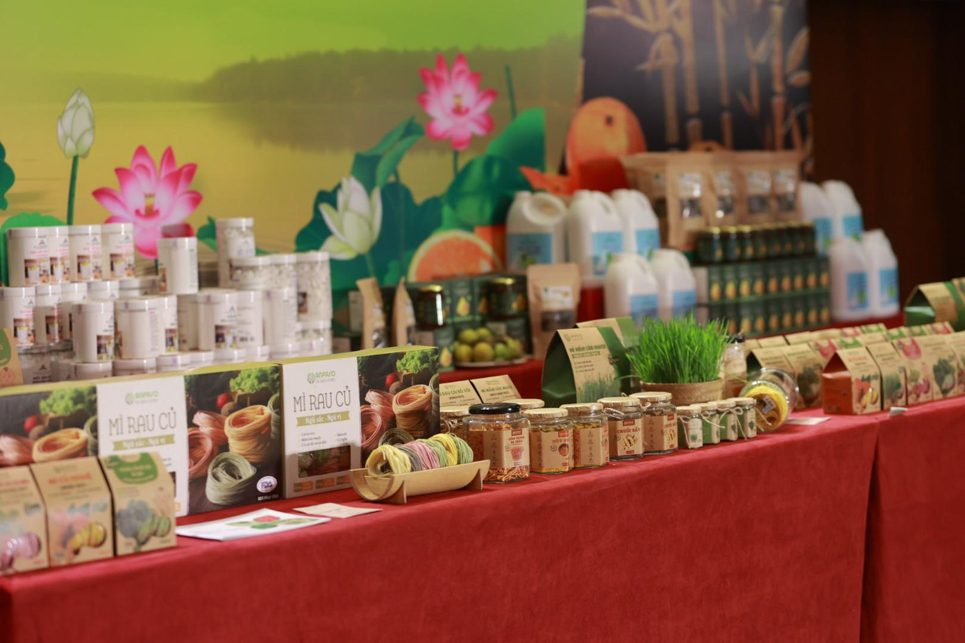 Ngoài cam Vinh còn có nhiều đặc sản xứ Nghệ được livestream quảng bá