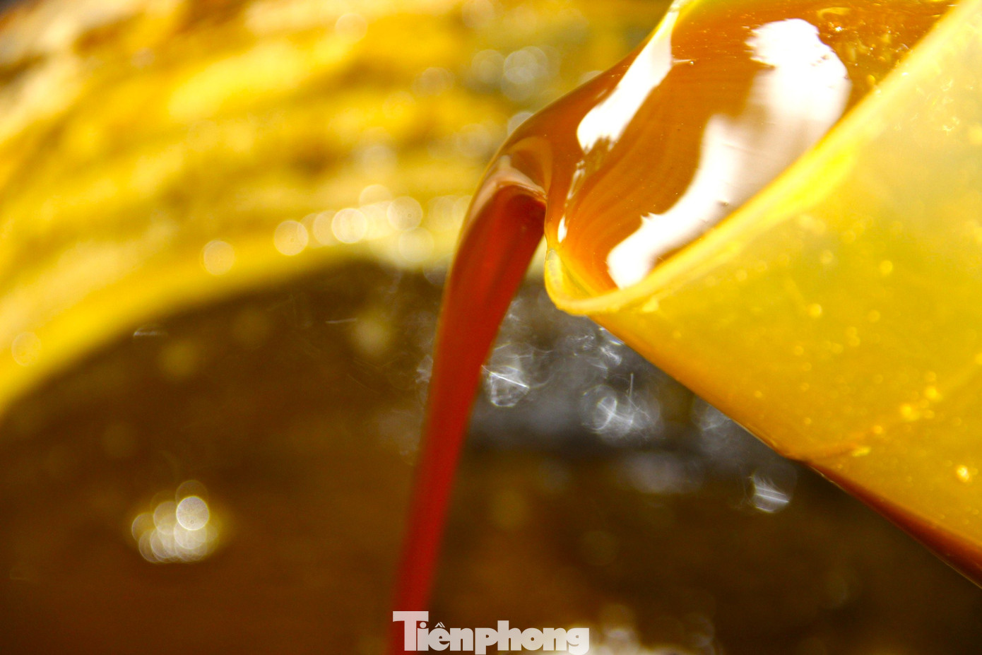 Những mẻ mật mía vàng óng, sánh mịn