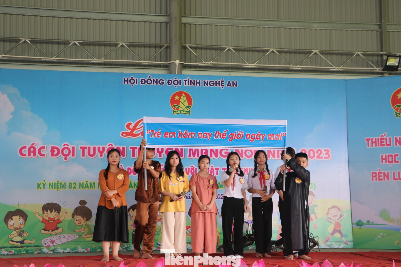 Phần thi Hùng biện, mỗi đội cử 1 đại diện lên bốc thăm các chủ đề tham luận do Ban tổ chức chuẩn bị, mỗi đội thi có 5 phút để trình bày phần thi của mình.