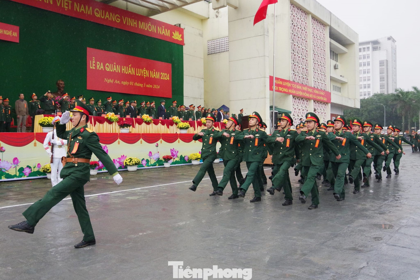 Năm 2024, lực lượng vũ trang tỉnh Nghệ An quyết tâm thực hiện xuất sắc mệnh lệnh huấn luyện chiến đấu của Bộ Tư lệnh Quân khu 4; xây dựng lực lượng vũ trang tỉnh vững mạnh toàn diện “mẫu mực, tiêu biểu”. Năm huấn luyện bắt đầu từ ngày 1/3, kết thúc vào ngày 15/12. Trong đó, thời gian huấn luyện cán bộ là 65 ngày/năm; chiến sĩ nhập ngũ năm 2023, 2024 là 9 tháng, chia làm 2 giai đoạn; đơn vị sẵn sàng chiến đấu 16 ngày/tháng; đơn vị vừa huấn luyện, vừa làm nhiệm vụ là 8 ngày/tháng.