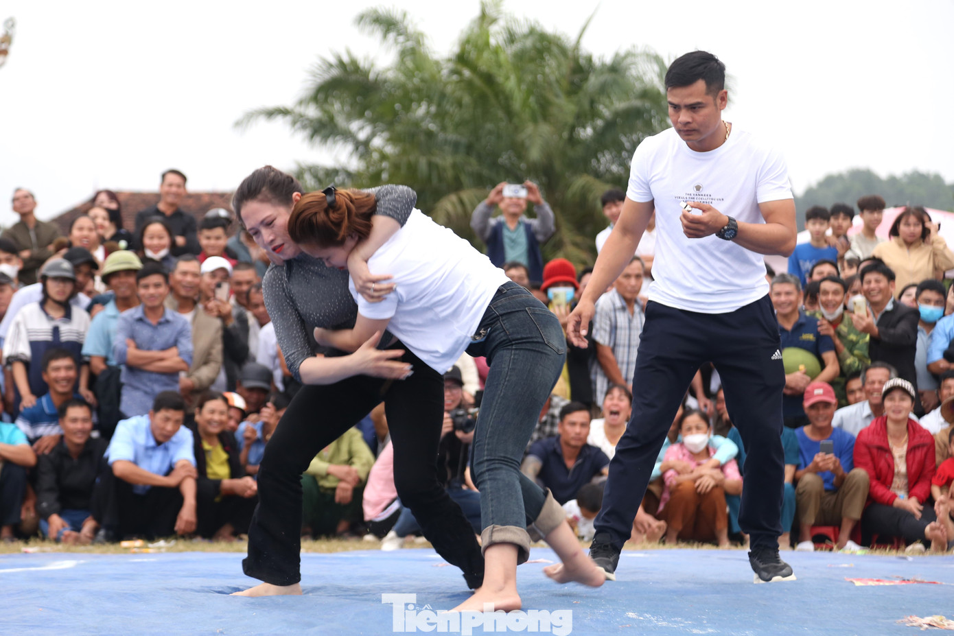 Sau phần “thăm dò” là những “ngón đòn” đặc sắc. Sau phần “thăm dò” là những “ngón đòn” đặc sắc.