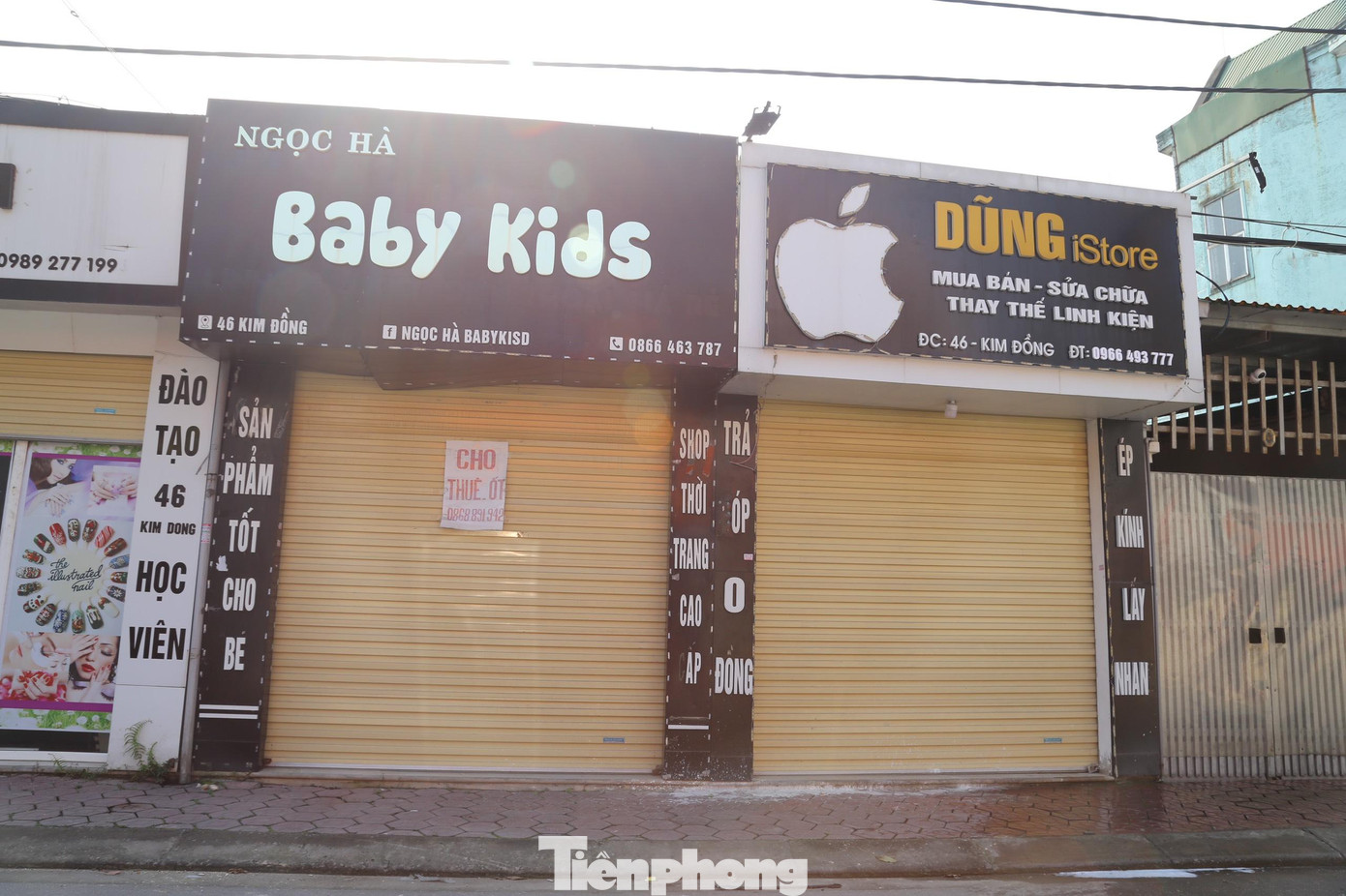 Sau Tết, nhiều cửa hàng, ki ốt ở TP Vinh vẫn “cửa đóng then cài”. Nguyên nhân chính là do dịch COVID-19 diễn biến phức tạp, vắng khách, do đó, họ không mặn mà mở cửa hàng. Có người không trụ nổi đành phải chuyển nhượng.