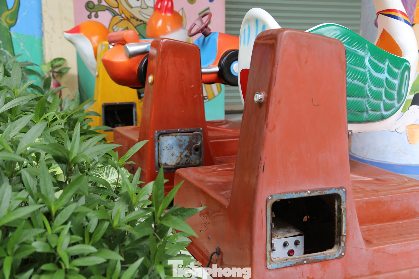 Cũ kỹ, xuống cấp.