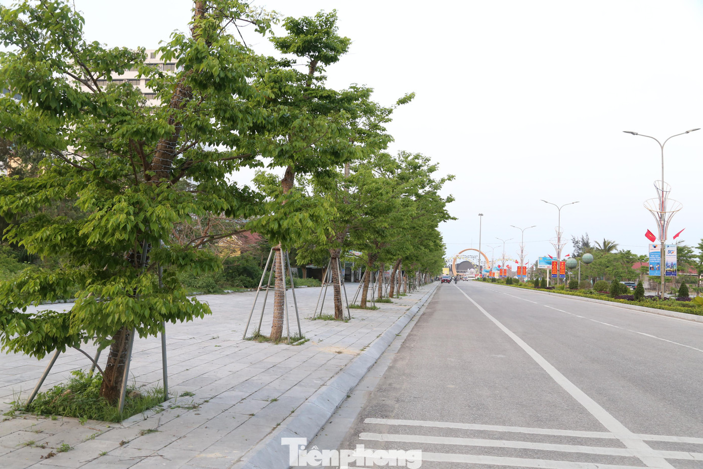 Ông Hoàng Văn Phúc - Phó Chủ tịch UBND thị xã Cửa Lò cho biết, thực hiện chỉ đạo mở cửa lại các hoạt động du lịch của Chính phủ, Bộ Văn hóa - Thể thao và Du lịch và UBND tỉnh Nghệ An, thị xã Cửa Lò đã xây dựng kế hoạch mở cửa trở lại các hoạt động du lịch. Trong đó, điểm nhấn là tổ chức Lễ hội du lịch Cửa Lò năm 2022, khai mạc vào ngày 8/4 với các hoạt động văn hóa - thể thao phong phú, hấp dẫn.