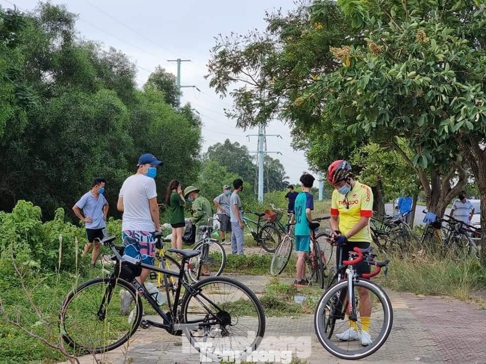Nhiều trường hợp ra ngoài không cần thiết ở TP Vinh bị xử phạt Nhiều trường hợp ra ngoài không cần thiết ở TP Vinh bị xử phạt