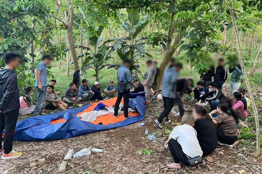 Hiện trường bắt giữ ổ nhóm đánh bạc