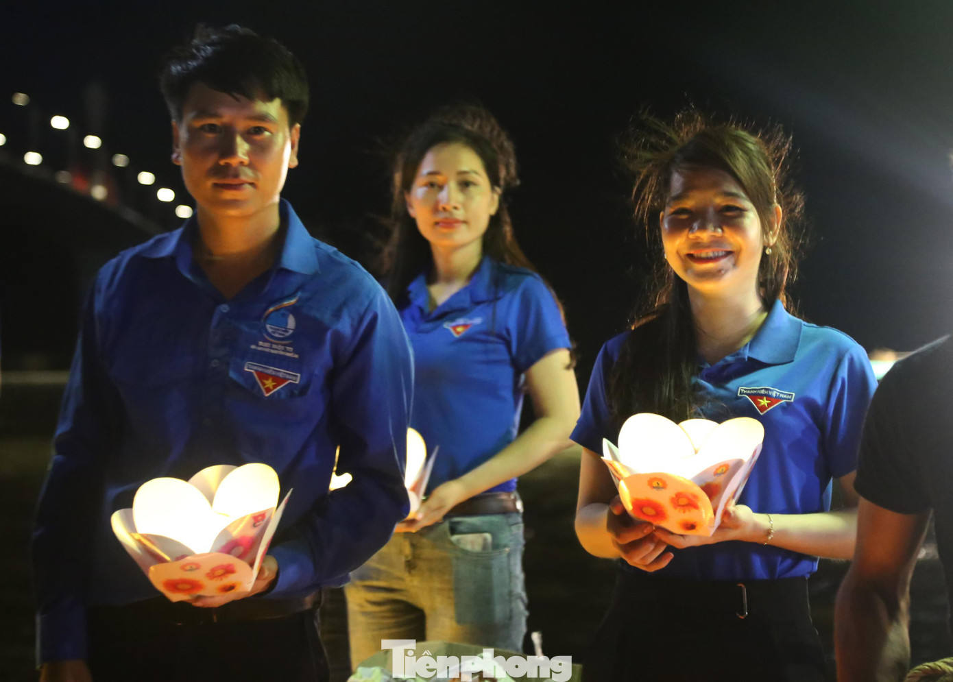 Hội hoa đăng nằm trong chuỗi các hoạt động kỷ niệm 75 năm Ngày Thương binh – Liệt sĩ Hội hoa đăng nằm trong chuỗi các hoạt động kỷ niệm 75 năm Ngày Thương binh – Liệt sĩ