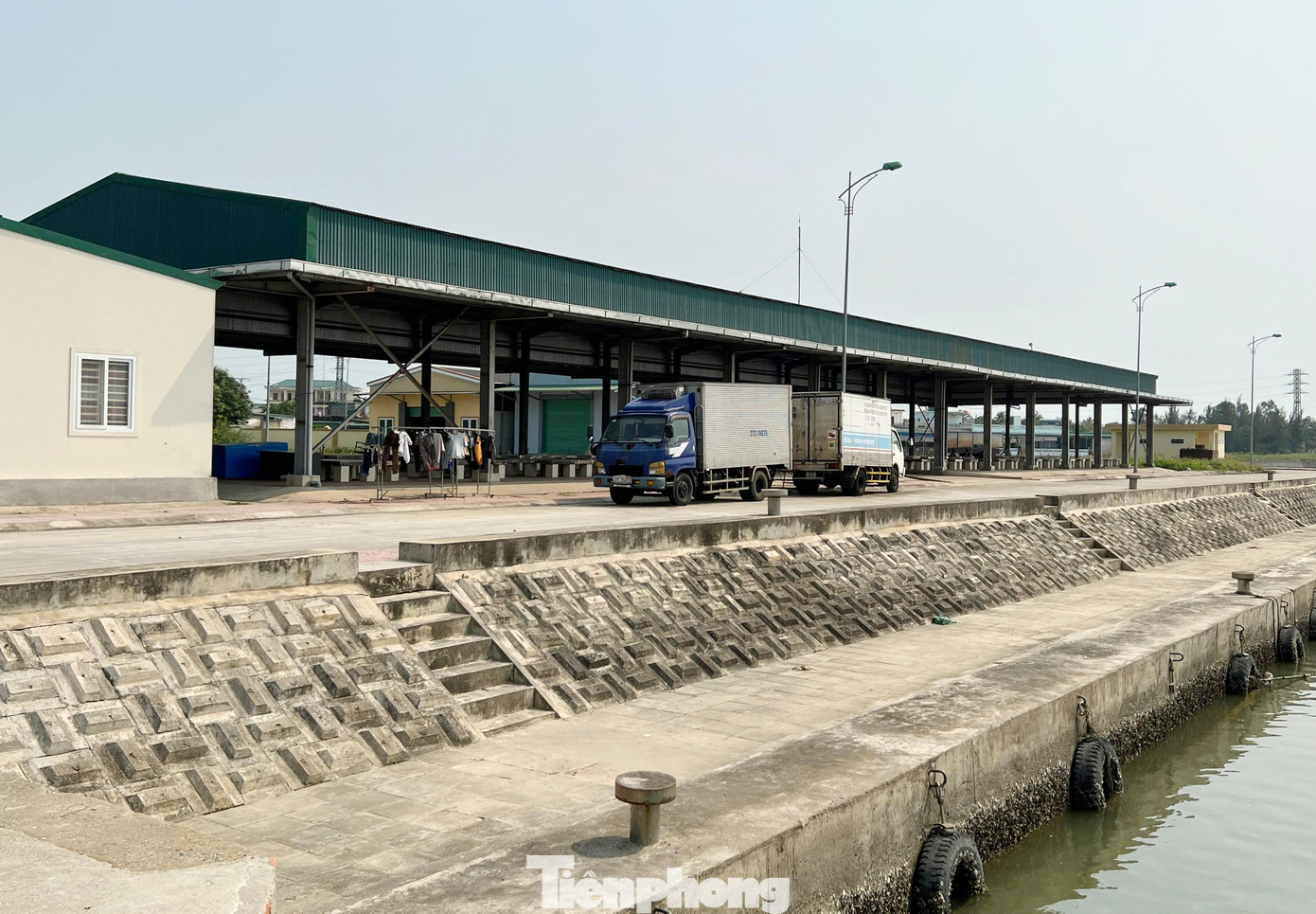 Dự án nâng cấp, mở rộng cảng cá Cửa Hội được Bộ NN&amp;PTNT phê duyệt tại Quyết định 3645/QĐ-BNN-TCTS ngày 9/9/2015 với tổng mức đầu tư lên đến gần 108 tỷ đồng. Trong đó, nhà phân loại hải sản là hạ tầng kiến trúc quan trọng trong hệ thống dịch vụ bến cảng.