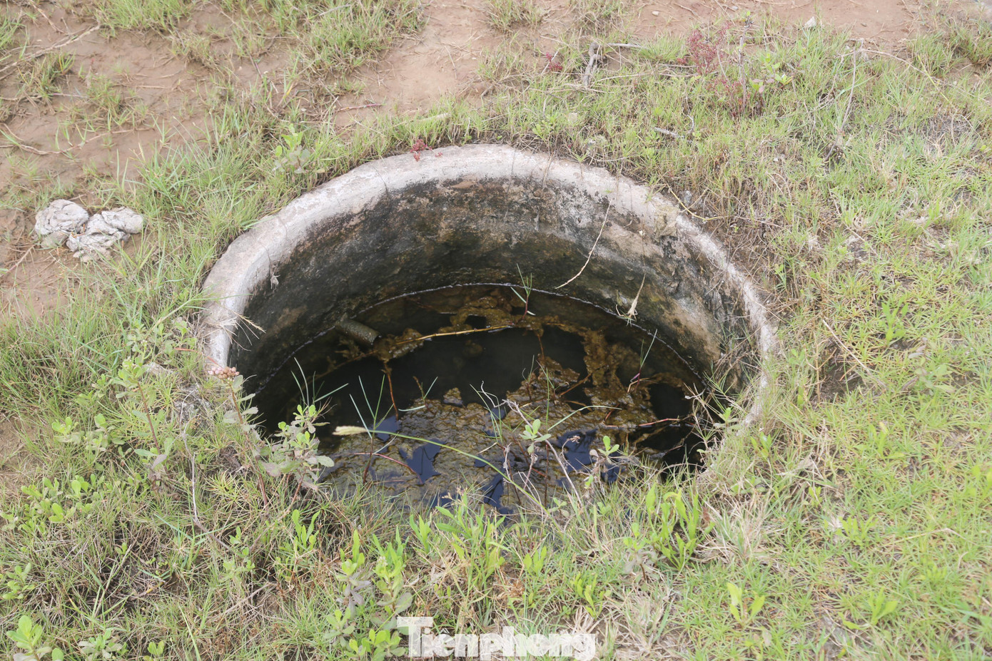 Các thùng chứa nước để phục vụ làm muối bỏ hoang từ lâu