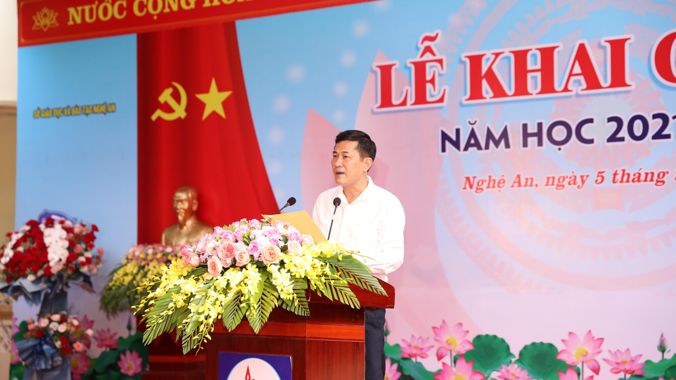 Ông Thái Văn Thành - Giám đốc Sở GD&ĐT Nghệ An đọc thư của Chủ tịch nước gửi ngành Giáo dục trong lễ khai giảng năm học 2021-2022 Ông Thái Văn Thành - Giám đốc Sở GD&ĐT Nghệ An đọc thư của Chủ tịch nước gửi ngành Giáo dục trong lễ khai giảng năm học 2021-2022