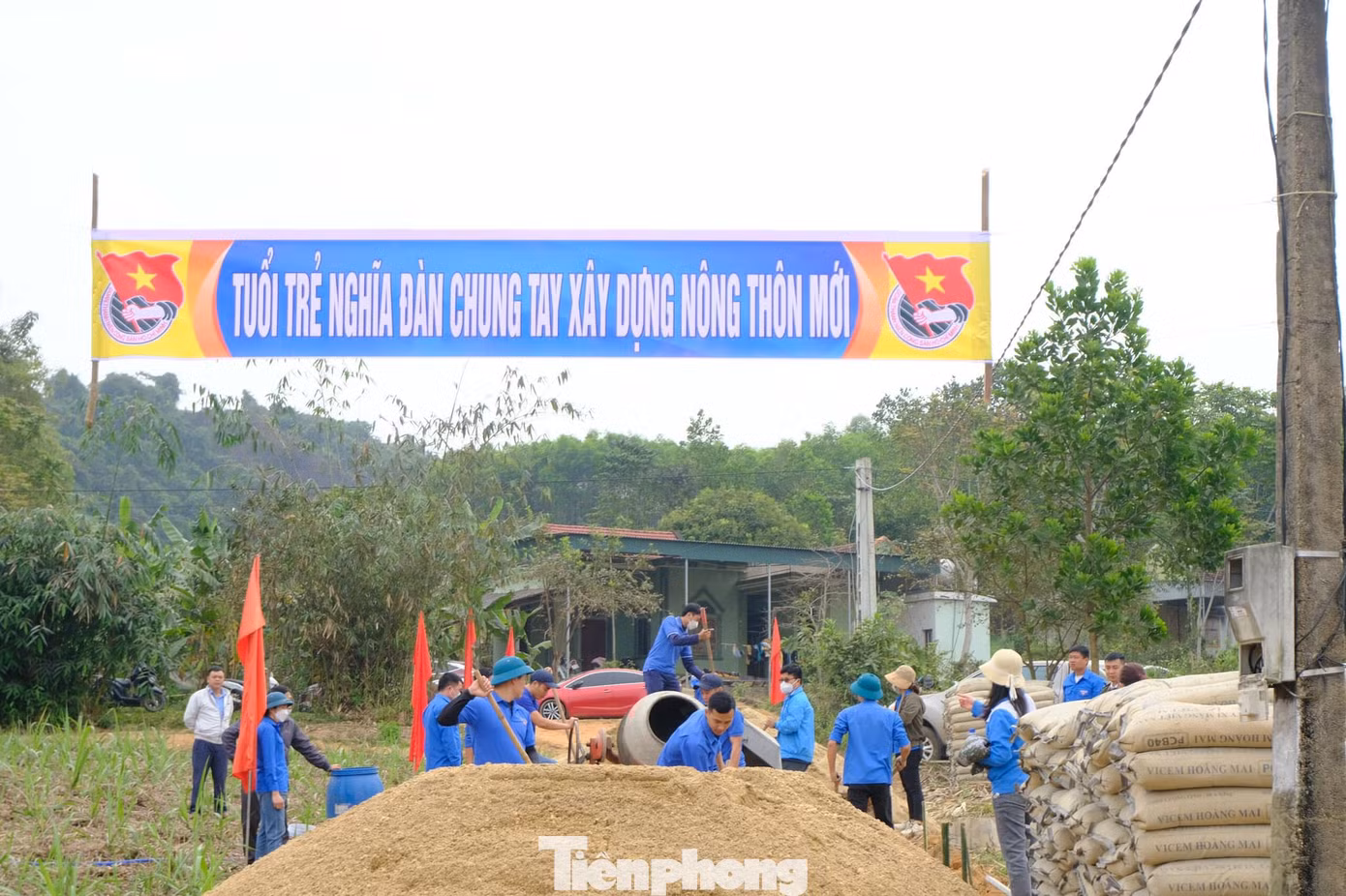 Chị Nguyễn Thị Phương Thúy – Phó Bí thư Tỉnh Đoàn Nghệ An chia sẻ: “Tháng Thanh niên 2023 với chủ đề “Tuổi trẻ Nghệ An tiên phong chuyển đổi số”, Ban Thường vụ Tỉnh Đoàn xác định đây là dịp để tăng cường chuyển đổi số đồng bộ trên tất cả các mặt công tác của Đoàn; phát huy vai trò của thanh niên tham gia tích cực công cuộc chuyển đổi số, ứng dụng công nghệ số. Trong tuần đầu tiên, các cấp bộ Đoàn đã triển khai các hoạt động một cách tích cực, sáng tạo, khoa học để đạt và vượt các chỉ tiêu đề ra, tạo khí thế sôi nổi hướng về cơ sở, tạo tiền đề quan trọng để tuổi trẻ toàn tỉnh tiếp tục thực hiện nhiều chương trình hành động ý nghĩa trong những tuần tiếp theo của Tháng Thanh niên”.