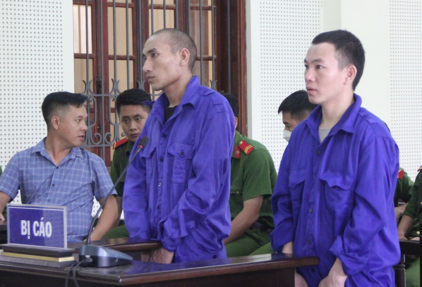 Hai bị cáo Chu Già và Chơ Già tại tòa Hai bị cáo Chu Già và Chơ Già tại tòa