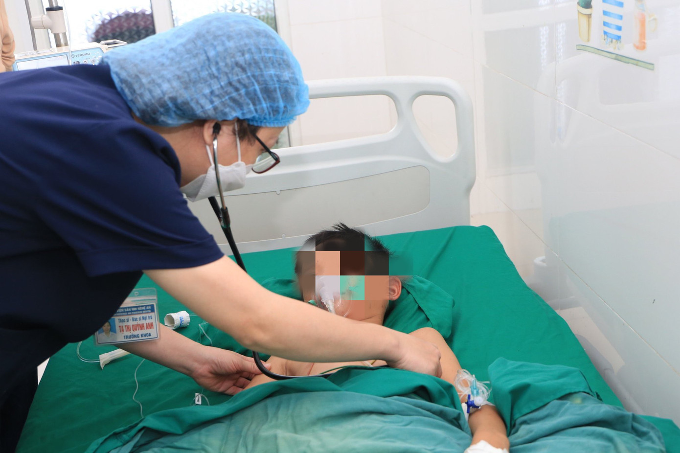 Cháu Anh Đ. đã được cắt lọc, tạo hình vết thương phần mềm cẳng chân trái và lấy dị vật đùi phải. Cháu Anh Đ. đã được cắt lọc, tạo hình vết thương phần mềm cẳng chân trái và lấy dị vật đùi phải.