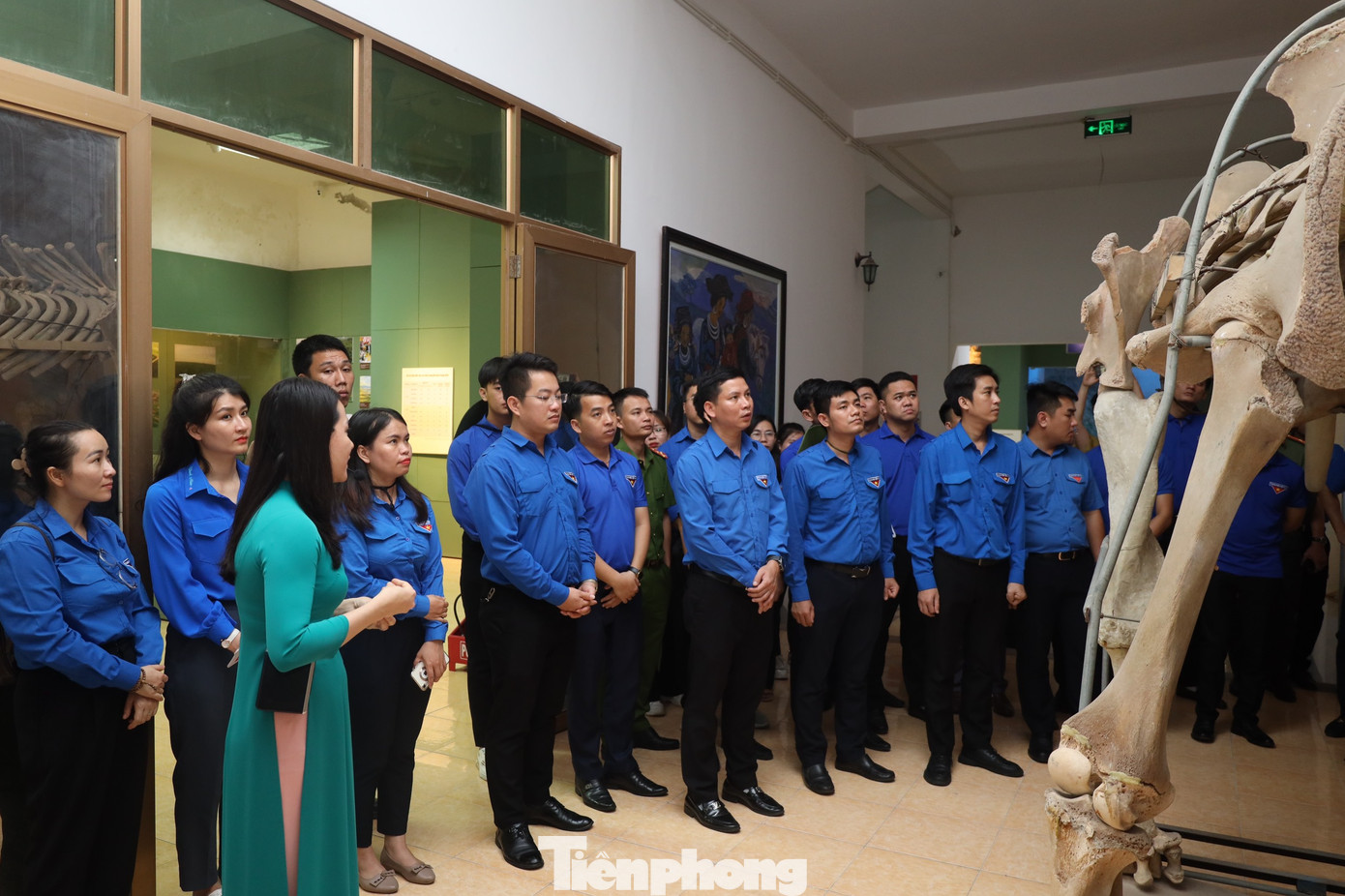 Đoàn được nghe giới thiệu về đặc điểm, vị trí địa lý, điều kiện tự nhiên, khí hậu các vùng, miền của tỉnh Nghệ An.