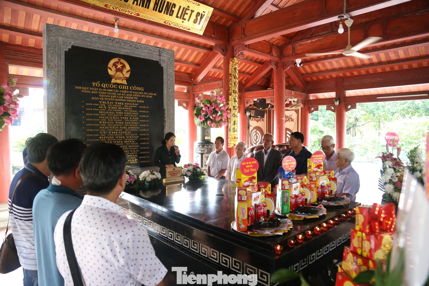 Trong cuộc chiến sinh tử này, 1.240 cán bộ, chiến sĩ đã kiên cường chiến đấu và anh dũng hy sinh, tiêu biểu là sự hy sinh của 13 chiến sĩ TNXP Đại đội 317, TNXP chống Mỹ cứu nước tỉnh Nghệ An. Trận bom khủng khiếp và tàn khốc đã cướp đi sinh mạng của 11 cô gái và 2 chàng trai, khi mà chỉ còn ít giờ nữa, Mỹ tuyên bố ngừng ném bom trên toàn miền Bắc.