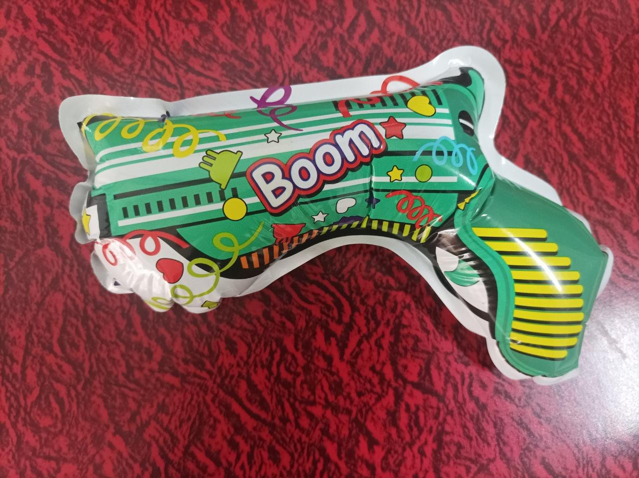 Súng đồ chơi nghi làm các em học sinh bị khó thở