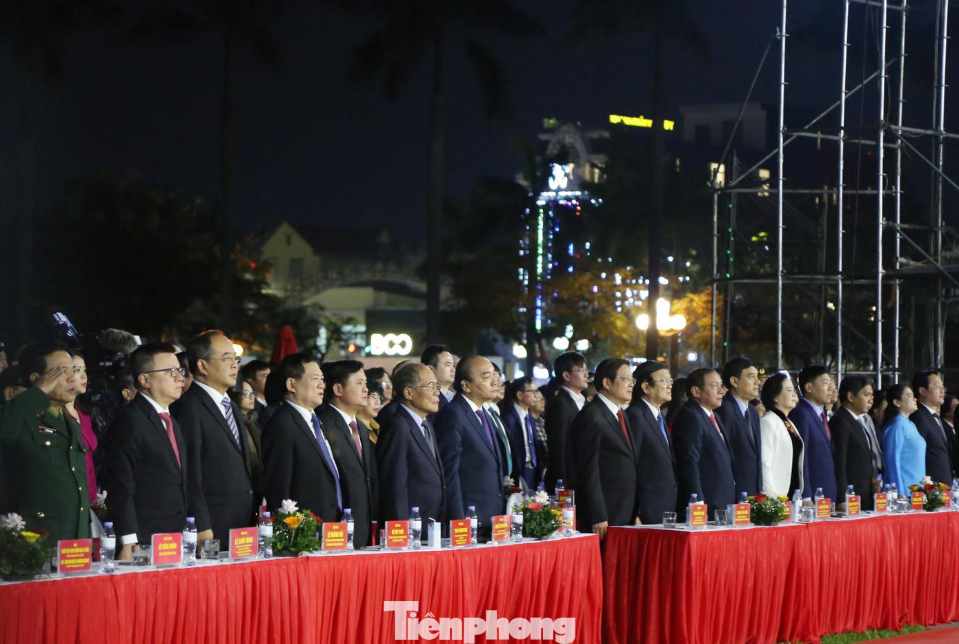 Các đại biểu tại buổi lễ