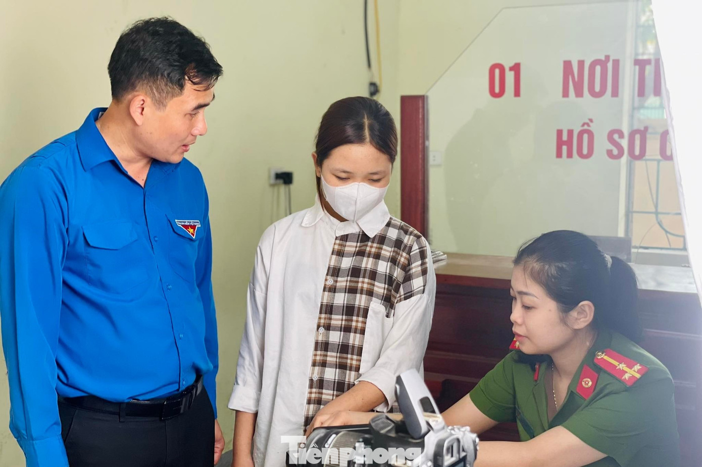 Hơn 25.000 người dân được hỗ trợ đăng ký định danh điện tử mức 1, mức 2 và hỗ trợ thực hiện dịch vụ công trực tuyến.