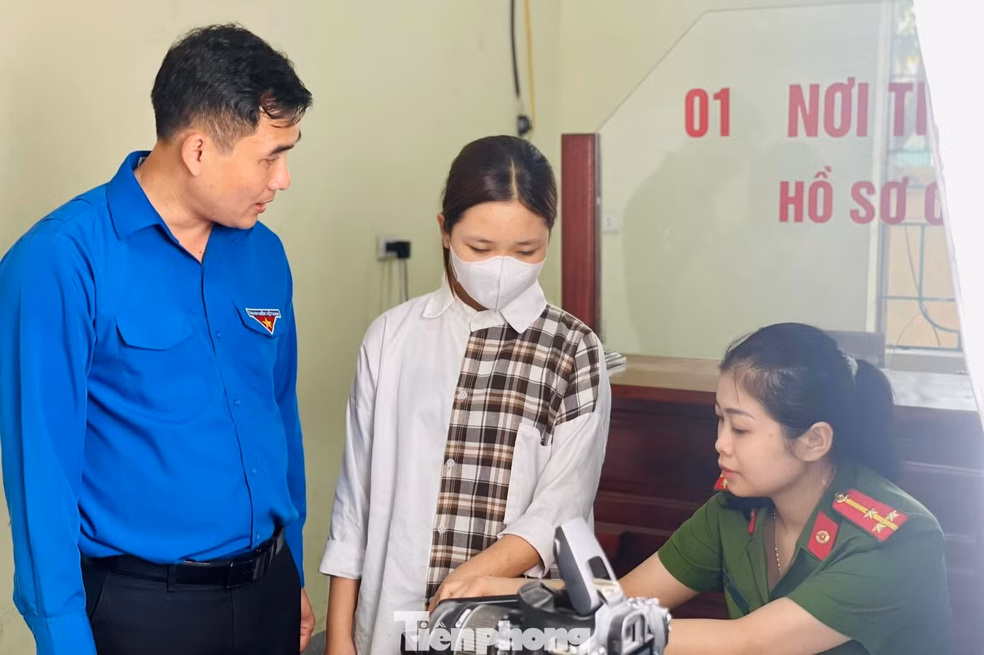 Hơn 25.000 người dân được hỗ trợ đăng ký định danh điện tử mức 1, mức 2 và hỗ trợ thực hiện dịch vụ công trực tuyến.