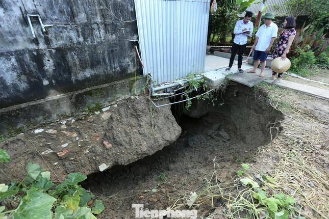 "Hố tử thần" xuất hiện ở móng nhà ở bản Na Hiêng, xã Châu Hồng, người dân tháo chạy trong đêm "Hố tử thần" xuất hiện ở móng nhà ở bản Na Hiêng, xã Châu Hồng, người dân tháo chạy trong đêm