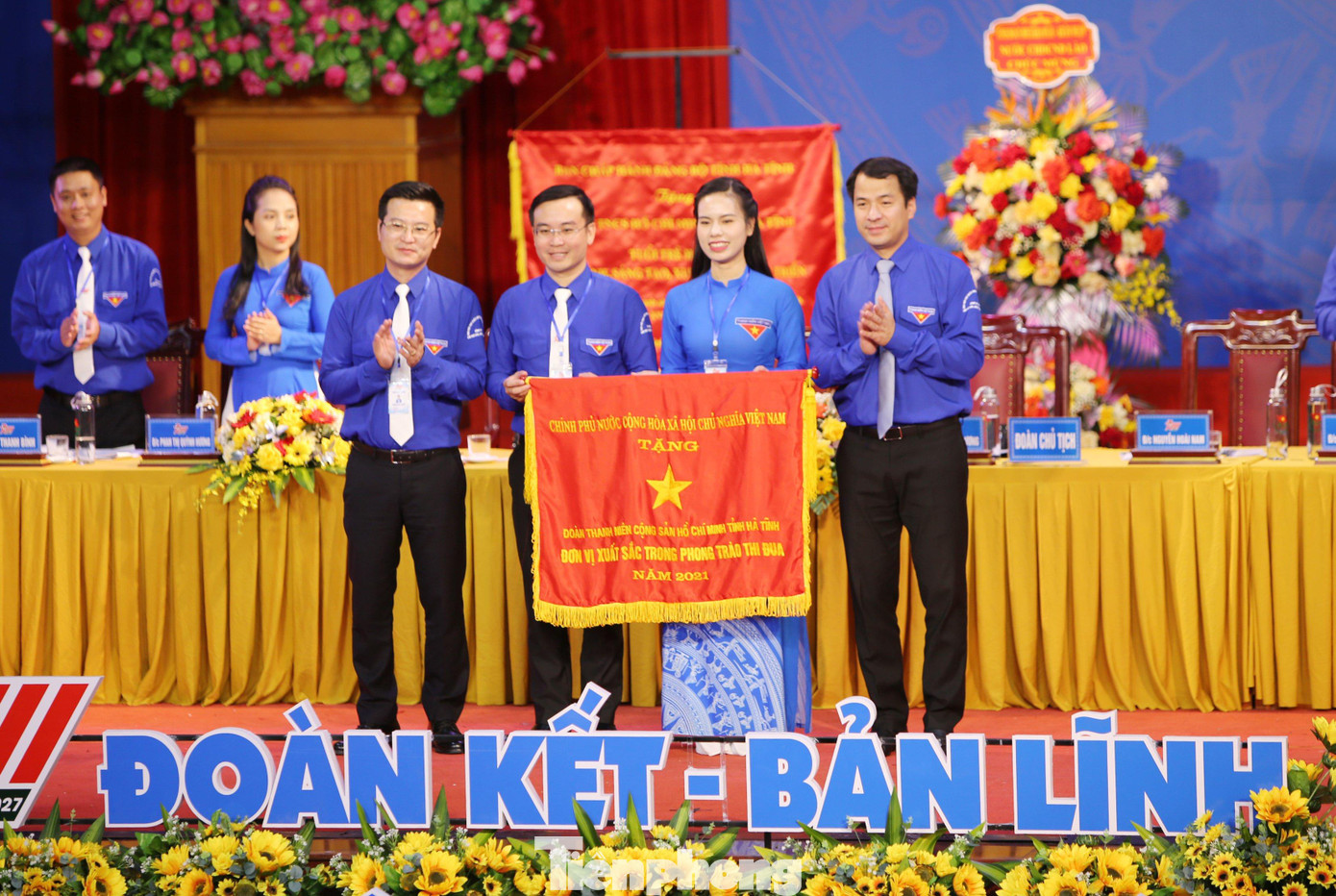 Tại Đại hội, thừa ủy quyền của Thủ tướng Chính phủ, anh Ngô Văn Cương - Bí thư Ban Chấp hành Trung ương Đoàn, Chủ nhiệm Ủy ban kiểm tra Trung ương Đoàn, trao cờ thi đua cho Đoàn TNCS Hồ Chí Minh tỉnh Hà Tĩnh.