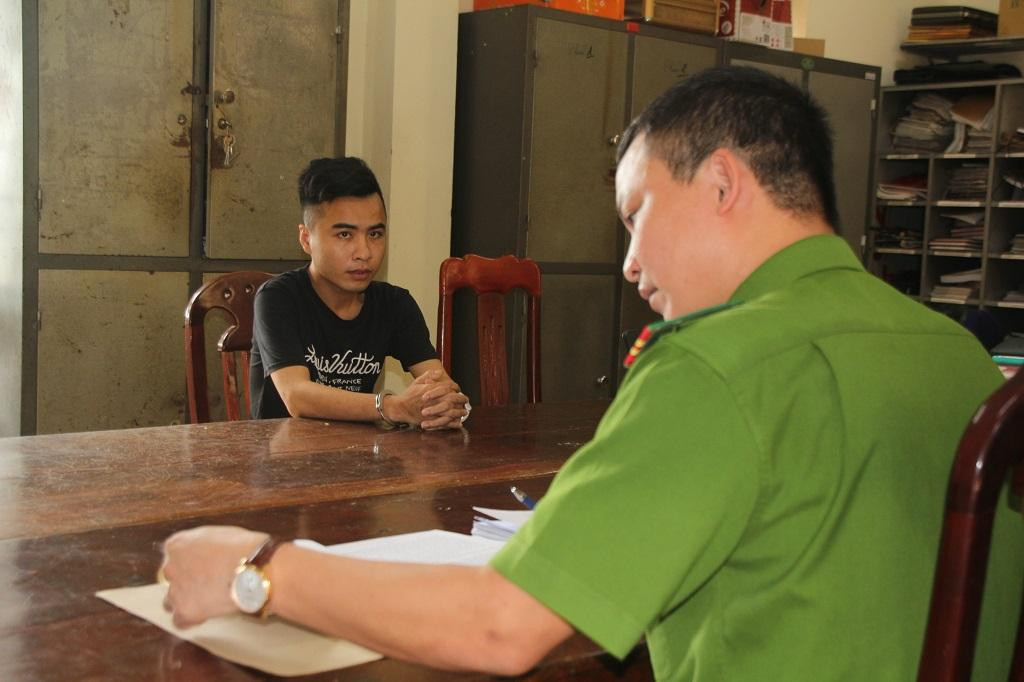 Hồ Ngọc Hùng làm việc với cơ quan công an