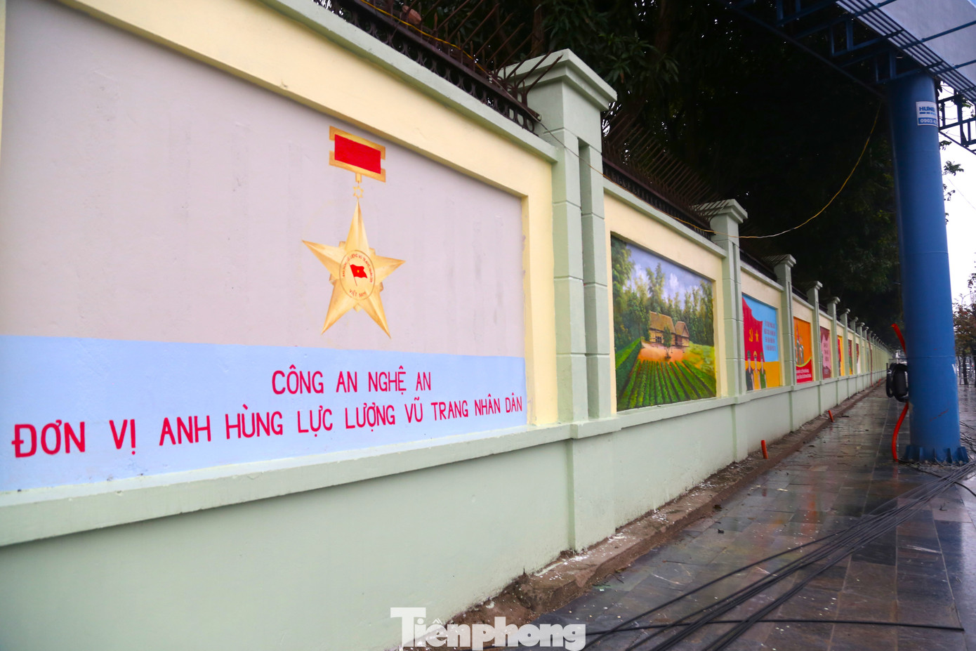 Chào mừng Đại hội Đảng bộ Công an tỉnh Nghệ An, nhiệm kỳ 2025 - 2030 và kỷ niệm 80 năm ngày truyền thống Công an nhân dân Việt Nam, 20 năm ngày hội toàn dân bảo vệ an ninh Tổ quốc, Đoàn thanh niên Công an tỉnh Nghệ An thực hiện công trình “Con đường bích họa”.