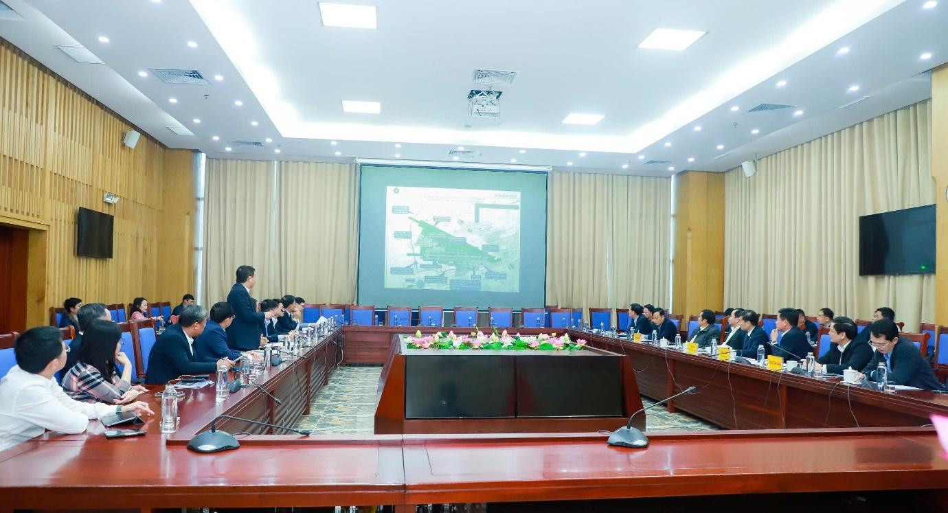 Lãnh đạo tỉnh Nghệ An làm việc với ACV chiều 27/2. Ảnh: ACV.