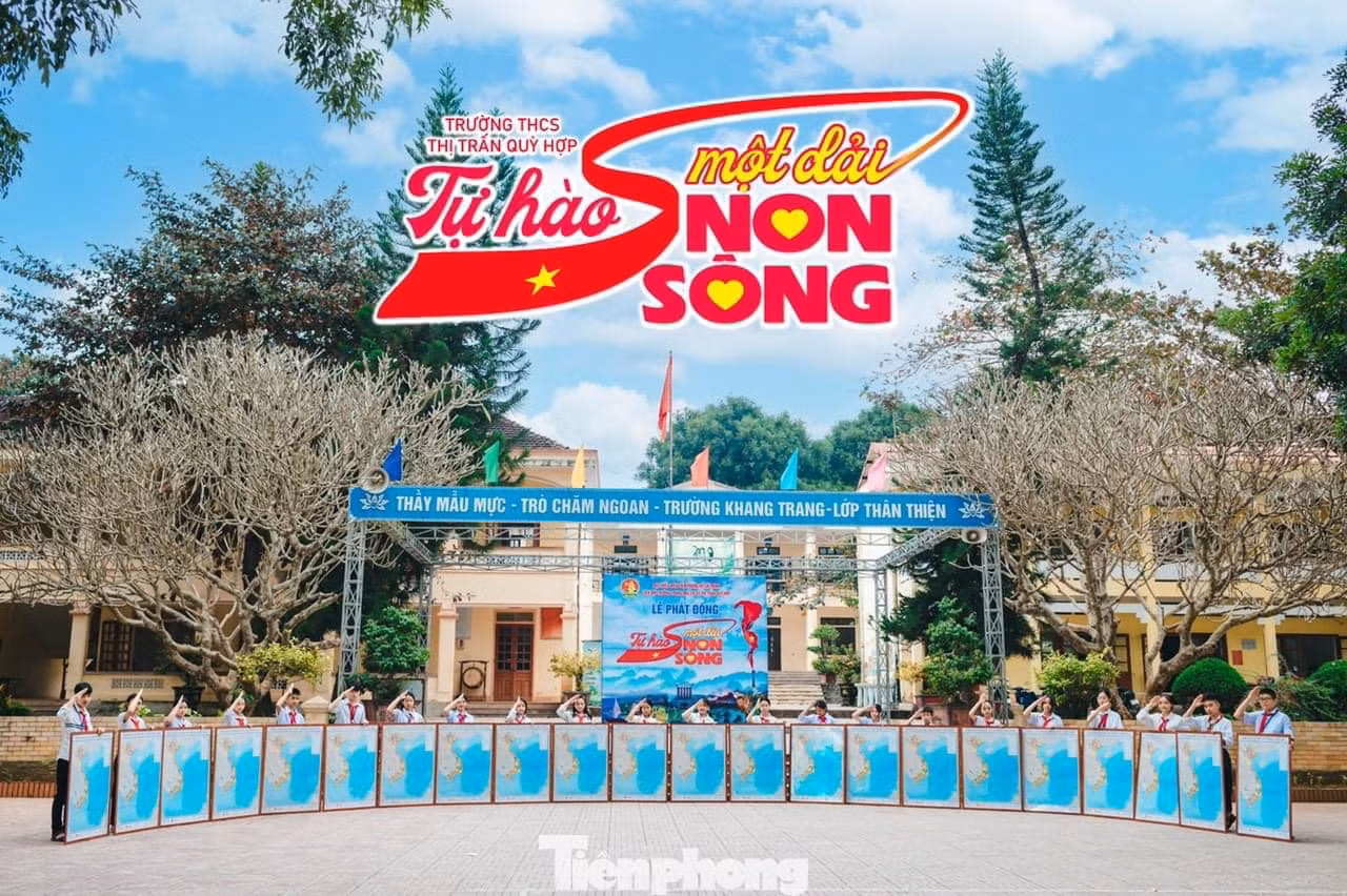 Liên đội trường THCS Thị trấn Quỳ Hợp, huyện Quỳ Hợp phát động hưởng ứng cuộc vận động, treo 25 tấm bản đồ Việt Nam tại các lớp học.