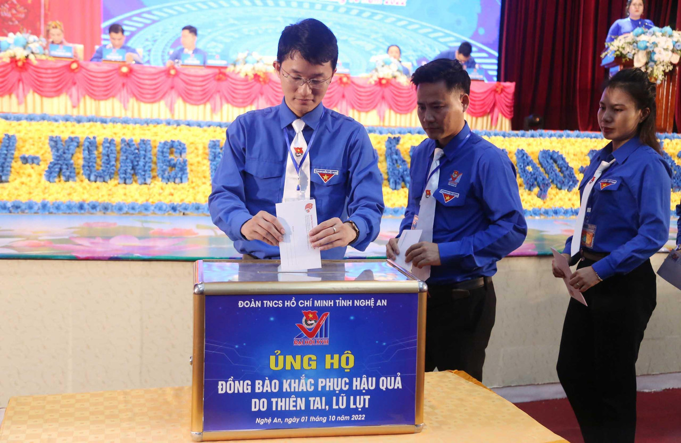 Tại Đại hội, Tỉnh Đoàn Nghệ An đã tổ chức quyên góp ủng hộ đồng bào bị thiệt hại do bão số 4 gây ra, giúp đỡ đồng bào chịu hậu quả thiên tai, lũ lụt sớm ổn định cuộc sống. Tại Đại hội, Tỉnh Đoàn Nghệ An đã tổ chức quyên góp ủng hộ đồng bào bị thiệt hại do bão số 4 gây ra, giúp đỡ đồng bào chịu hậu quả thiên tai, lũ lụt sớm ổn định cuộc sống.