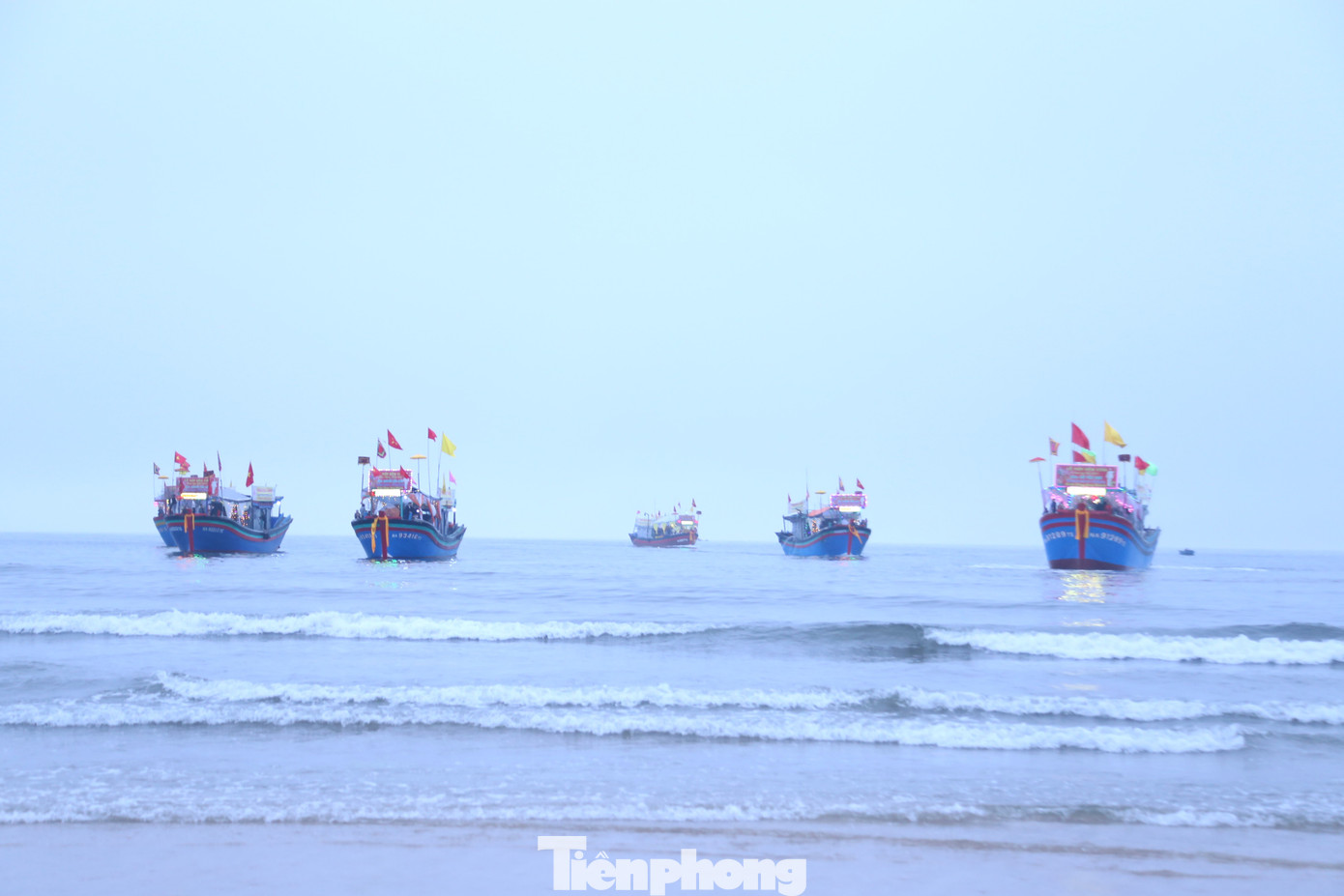 Đền Cờn, ngôi đền linh thiêng nhất xứ Nghệ. Hàng năm, lễ hội Đền Cờn được tổ chức vào dịp đầu năm với mong ước một năm trời yên, biển lặng, đánh bắt nhiều hải sản, cầu lộc, cầu bình an.