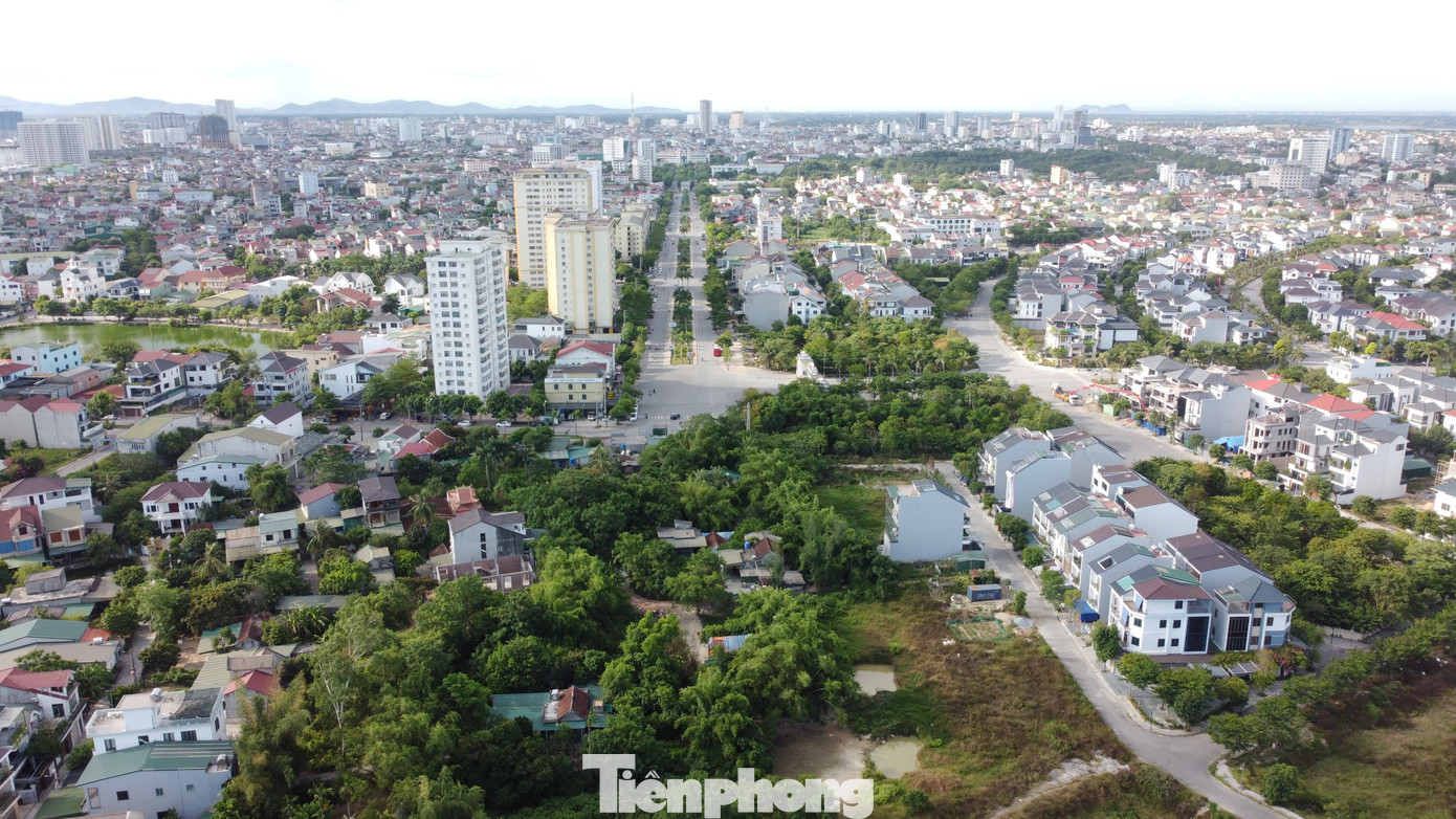 Dự án đường Lê Mao kéo dài. Phần nhà cửa, cây cối rậm rạp là điểm sẽ giải tỏa để thực hiện giai đoạn hai.