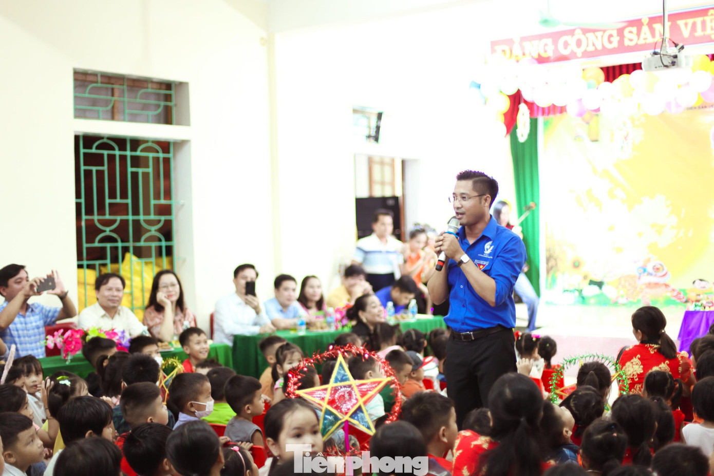 Các em thiếu nhi háo hức trong đêm Rằm Trung thu