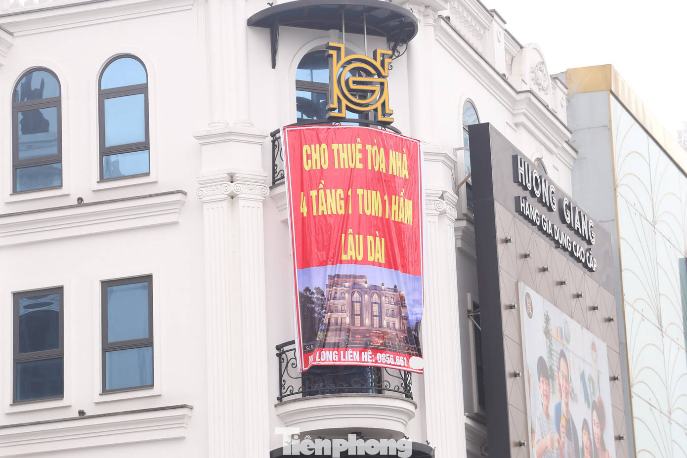 Không khó bắt gặp những tấm biển "cho thuê nhà" trên đường Quang Trung, thành phố Vinh.