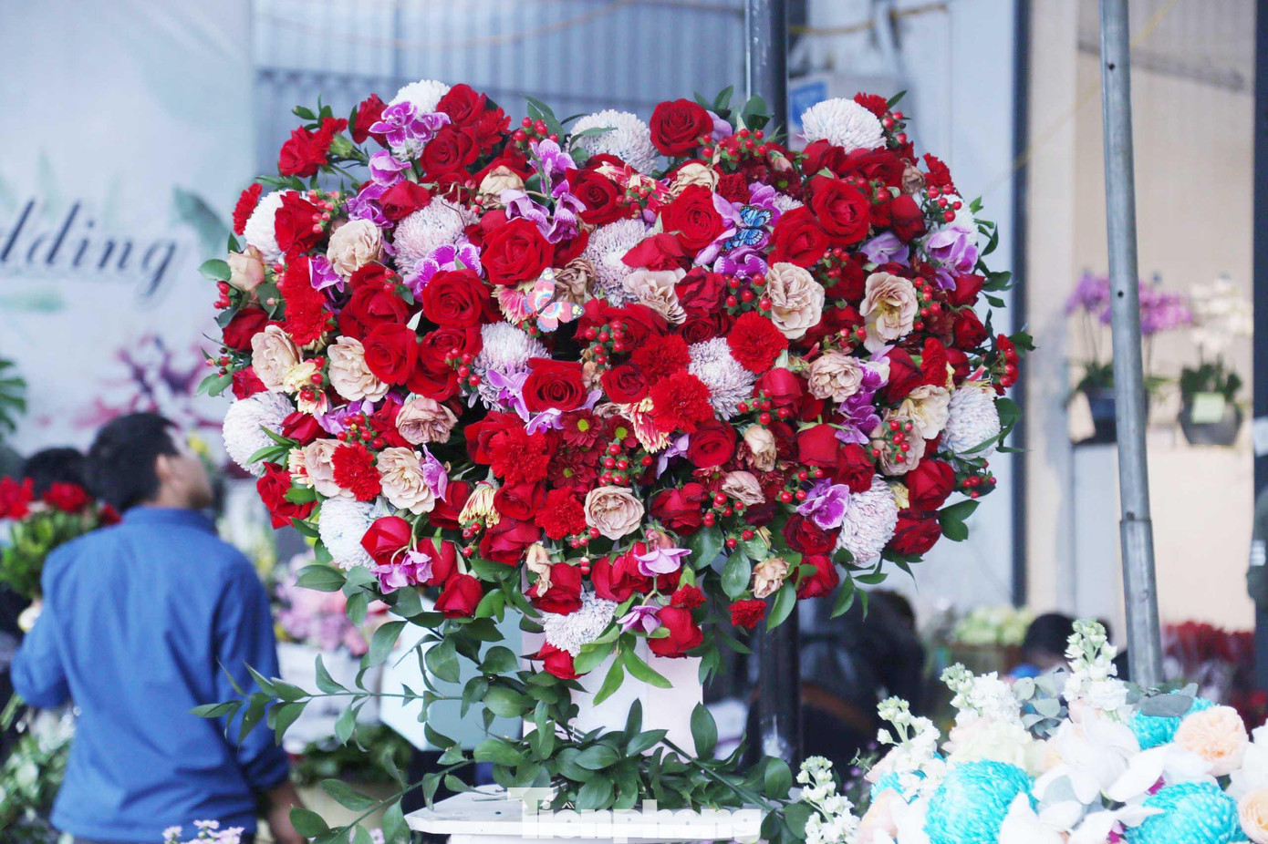 Một lẵng hoa tiền triệu