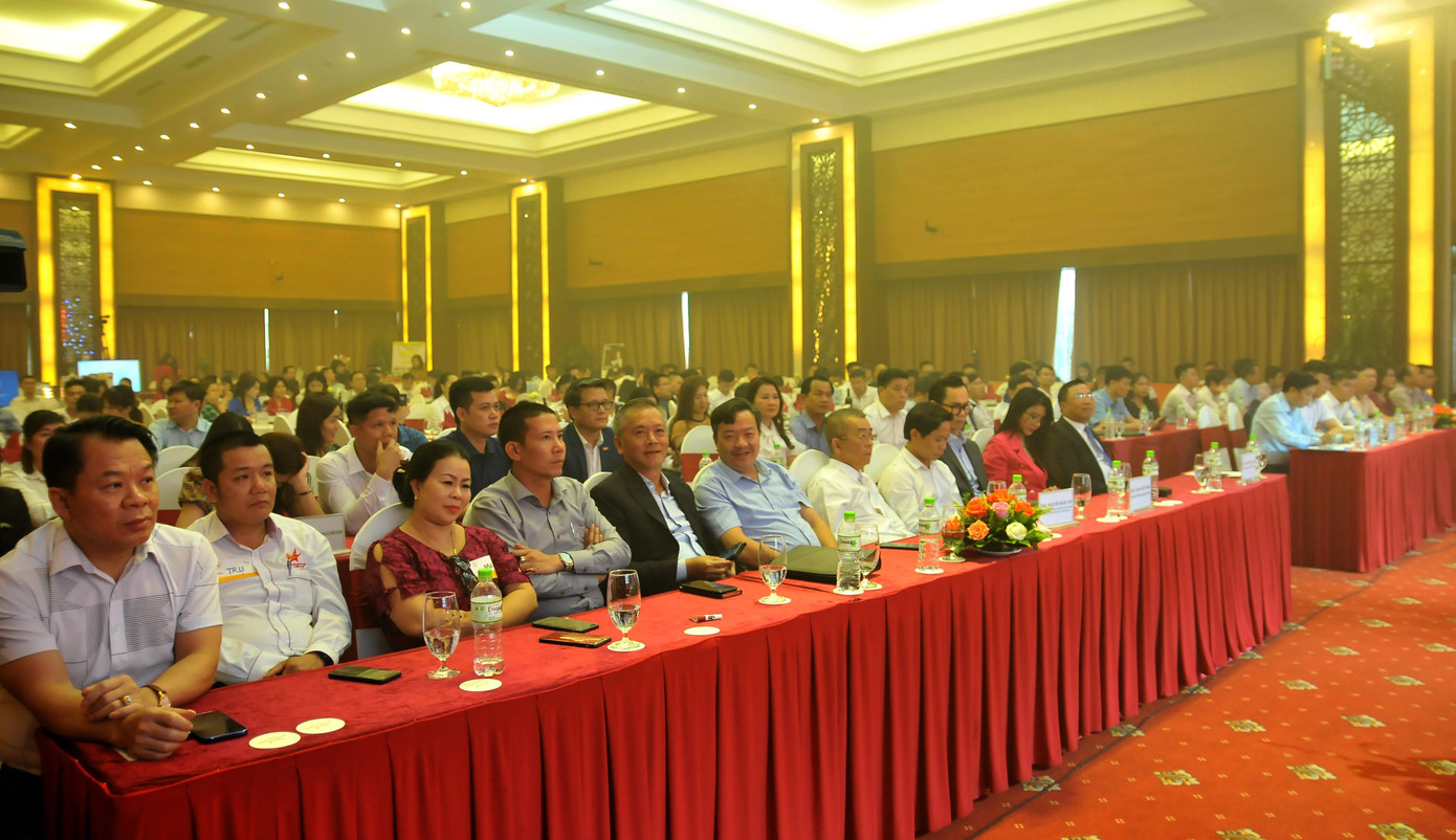 Toàn cảnh hội nghị “Kết nối giao thương - Xúc tiến thương mại”. Toàn cảnh hội nghị “Kết nối giao thương - Xúc tiến thương mại”.