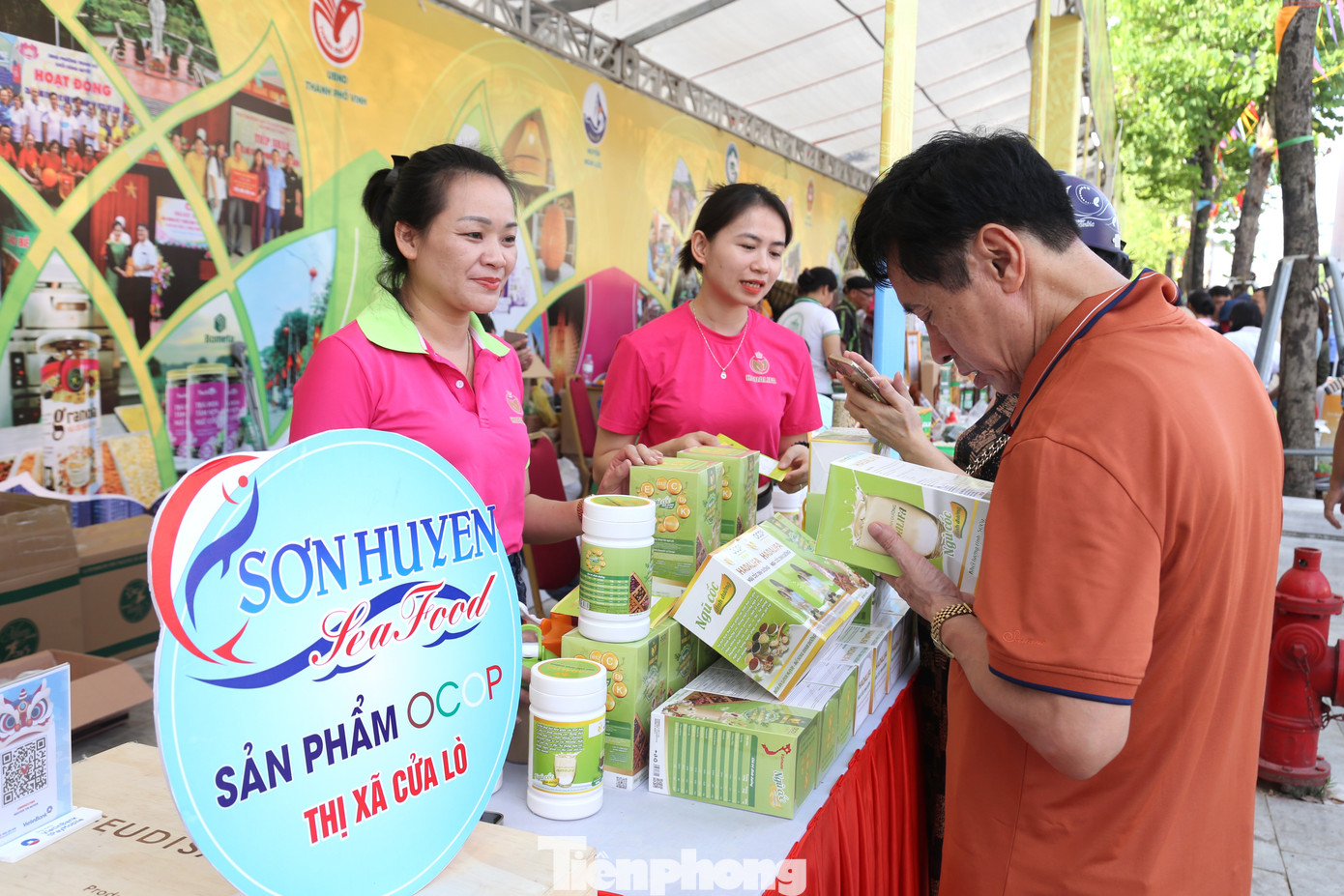 Đây là những sản phẩm tiêu biểu cho bản lĩnh, trí tuệ, tinh thần lao động sáng tạo và đoàn kết của các tầng lớp nhân dân. Đây là những sản phẩm tiêu biểu cho bản lĩnh, trí tuệ, tinh thần lao động sáng tạo và đoàn kết của các tầng lớp nhân dân.