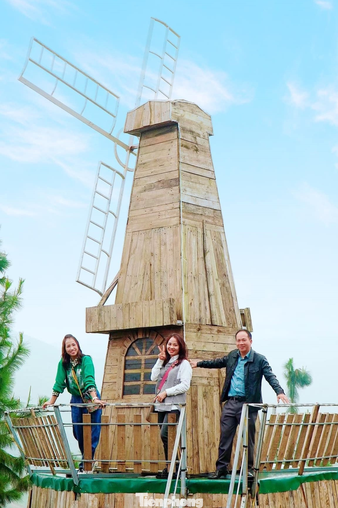 Du khách đến đây sẽ được đắm say trước cảnh đẹp thiên nhiên, thoải mái tìm vị trí check-in để có những bức hình đẹp.