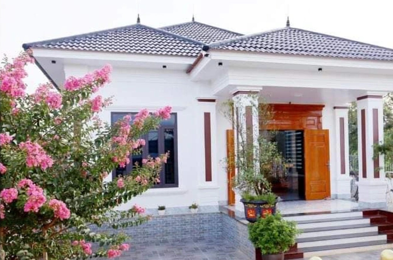 ... và ngôi nhà mới khang trang được hoàn thành trước Tết 2023. ... và ngôi nhà mới khang trang được hoàn thành trước Tết 2023.